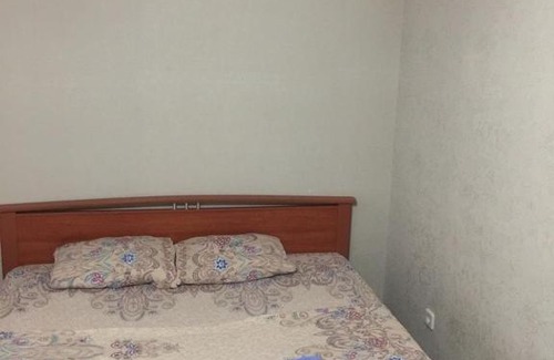 Tolyatti Apartment | Uiutnaia odnokomnatnaia kvartira v novom kirpichnom dome na ogorozhennoi territorii, s parkovkoi dlia avtomobilia