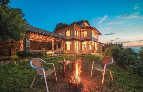 Bhimtal Villa | UK 04 4BR Luxurious Villa, Bhimtal Family Only