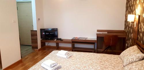 Novi Sad Apartment | UKI-Modern apartment with parking