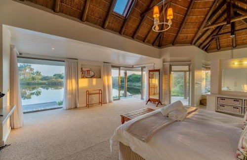 Kouga House | Ukuthula Estate, Aloe Grasdak House