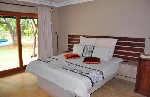 Madibeng Cabin | Ukutula Lion Lodge