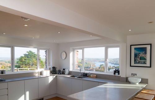 Salcombe House | Ultimate Coastal Escape | Stylish | Estuary Views