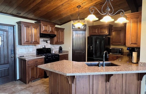 Mount Judea House | Ultimate Entertaining Modern Lodge Privacy & Views