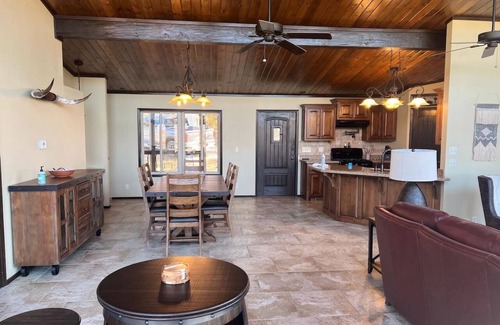 Mount Judea House | Ultimate Entertaining Modern Lodge Privacy & Views