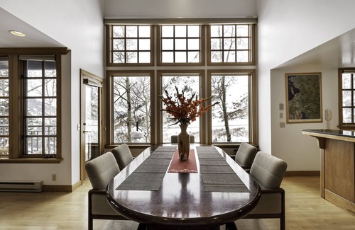 Salt Lake Mountain Resorts House | Ultimate Family Getaway with Resplendent Views sleeping up to 8 guests