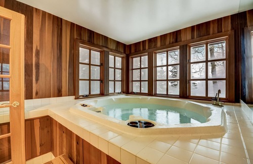 Salt Lake Mountain Resorts House | Ultimate Family Getaway with Resplendent Views sleeping up to 8 guests