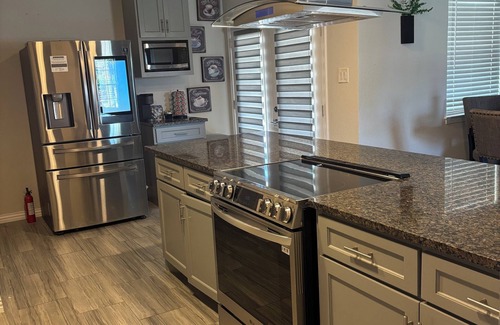 South Arlington House | Ultimate Game Day Stay, 3BR House +Pool Near AT&T Stadium but far from the noise