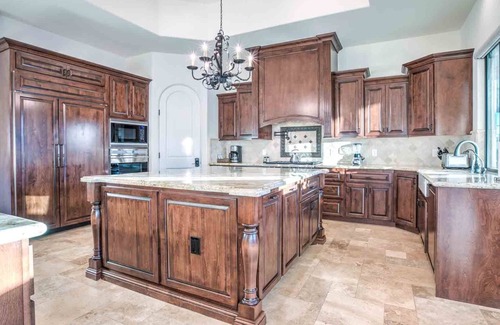 Paradise Del Este House | Ultimate Group Getaway - Pool, Pickleball, Splash Pad & Guest Casita