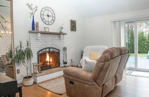 Manorville House | Ultimate House with Heated Pool, Hot Tub and Sauna