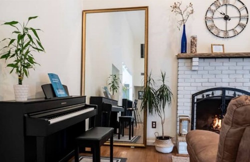 Manorville House | Ultimate House with Heated Pool, Hot Tub and Sauna