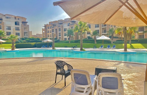 Cairo Apartment | Ultra Luxurious 3BR with Pools,Sports,Dining in GatedCompound,Close to All Sites