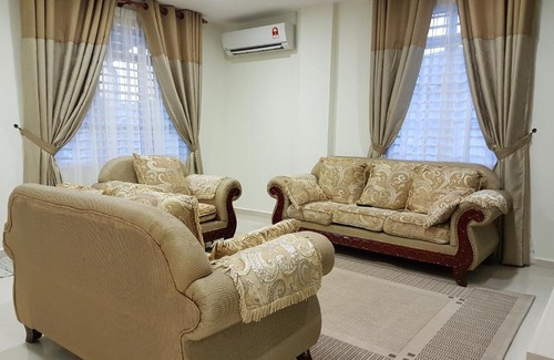 Kampung Batu Tiong House | Ummi Guesthouse