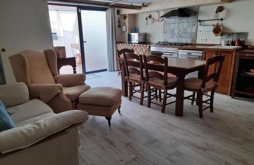 Mairena del Aljarafe Apartment | Un apartamento vacacional con detalles de un hogar