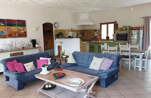 Saint-Antonin-du-Var Villa | Un Endroit Calme, Reposant et Confortable, Grande Piscine Idéalement Exposée