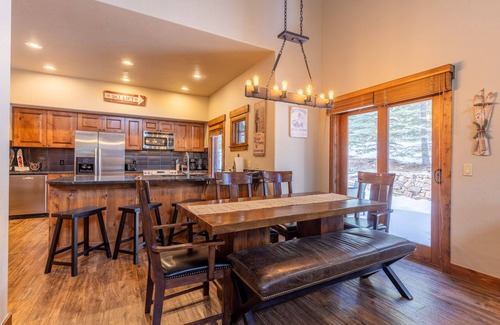 Breckenridge House | Unbeatable location! 5 Min Walk to Main St