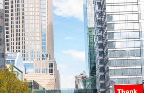 Charlotte Center City Apartment | UNBELIEVABLE CITY VIEWS IN UPTOWN HIGH-RISE STUDIO