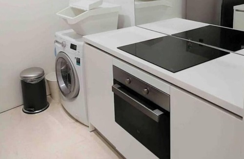 Golden Triangle Condo | Unblocked KL Tower View | 3Min Walk to KLCC @ 4-5 Pax 中文房东