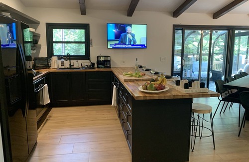 Tannersville House | Uncluttered Elegance Hunter Retreat