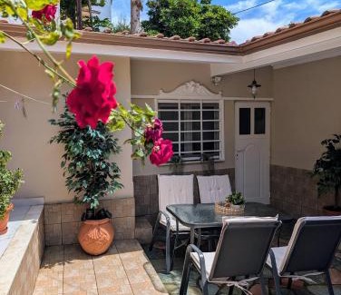 Ano Poli Apartment | Under Castle Walls cottage