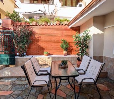 Ano Poli Apartment | Under Castle Walls cottage