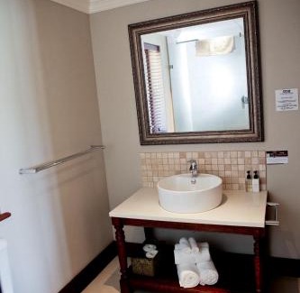 Paarl House | Under Oaks Guesthouse