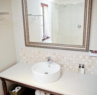 Paarl House | Under Oaks Guesthouse