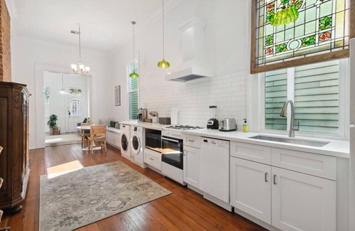 Irish Channel House | Under The Oaks 2 - NOLA 2BR/1BA