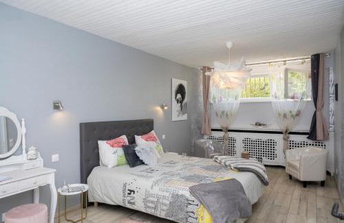 Cheminot Apartment | Une HALTE Quelque PART