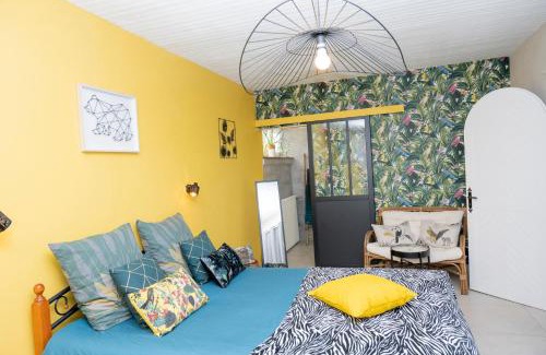 Cheminot Apartment | Une HALTE Quelque PART