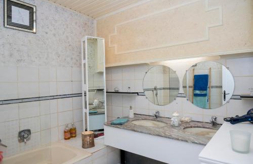 Cheminot Apartment | Une HALTE Quelque PART