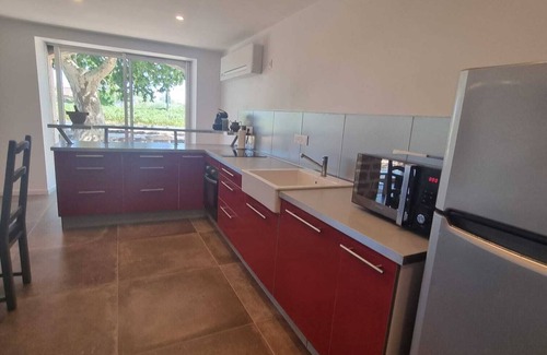 Cotignac House | Une Nuit au Cœur D'un Vignoble Provençal + Piscine