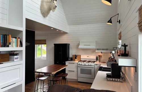 Fritz Creek House | Unforgettable Alaskan Experience - Quaint Home with ocean and mountain views