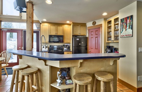 Sunburst Estates Ski Chalet | Unforgettable All Season Retreat True Ski In/Out Sleeps 10 Adults or 14 total