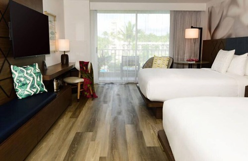 Nawiliwili Hotel | Unforgettable Getaway on Kaua'i's Hidden Gem! Garden View Room w/Balcony! Pool!