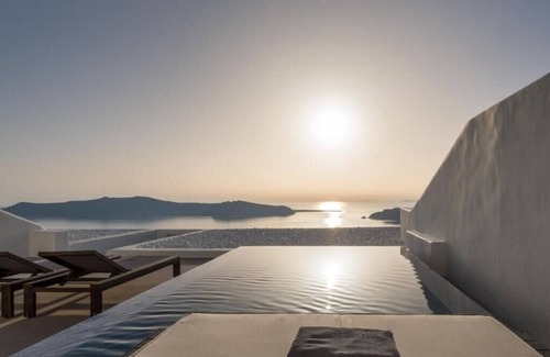 Imerovigli Apartment | Unique 1BR Suite with Dazzling Views