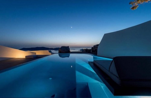 Imerovigli Apartment | Unique 1BR Suite with Dazzling Views