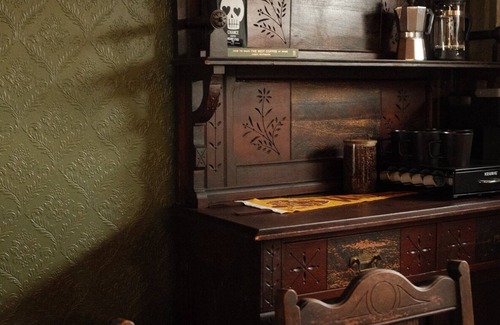 Walkerville House | Unique 2-BDR Historic Warehouse Loft with Terrace and Fireplace ! ! !