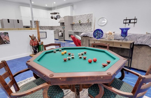 Lantana Apartment | Unique 2 bedroom with fun outdoor area and hot tub