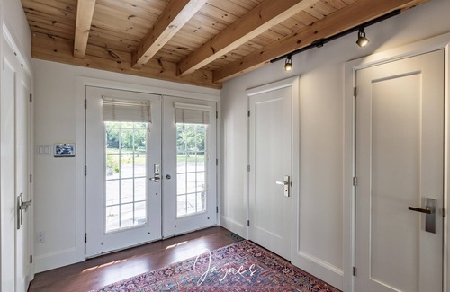 Gravenhurst Cottage | Unique 4 bed 5 bath cottage with 3 bed 2 bath guest cottage on Lake Muskoka