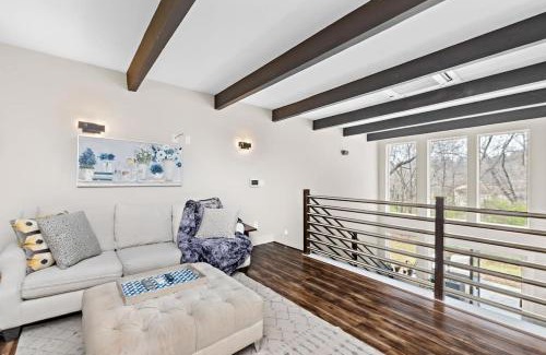 Independence House | Unique 4BR Into The Woods - Fire Pit home