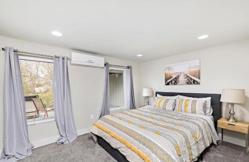 Independence House | Unique 4BR Into The Woods - Fire Pit home