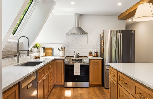 Lenoir Ski Chalet | Unique A-frame:hot tub,firepit,jukebox,EV charger,mins to Blowing Rock