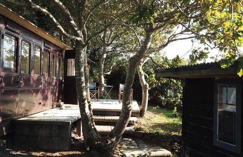 Helford House | Unique and Magnificently Situated 8 acre Waterside Artists' Retreat Carriage