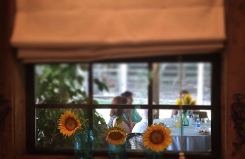 Taylor Cottage | Unique artist cottage on the grounds of the Taylor Inn and Big Truck Theater