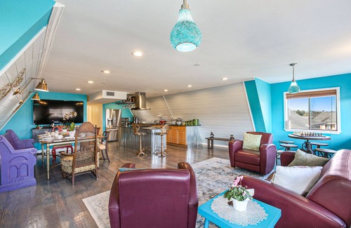 Slidell House | Unique Bayou Waterfront Whimsical home in family neighbor