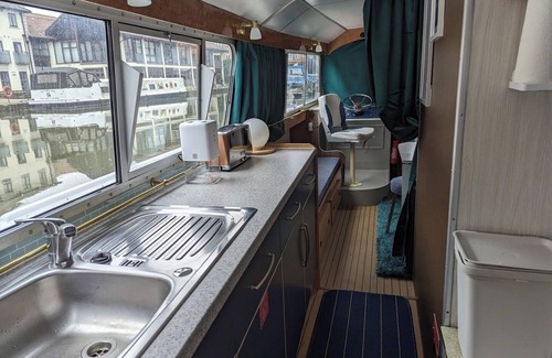 Chelmsford Boat Rental | Unique Boat in Chelmsford City