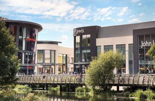 Chelmsford Boat Rental | Unique Boat in Chelmsford City