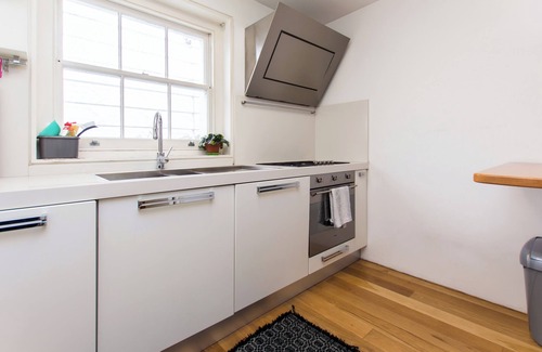 Pembridge Apartment | Unique Bright Apartment with Private Balcony