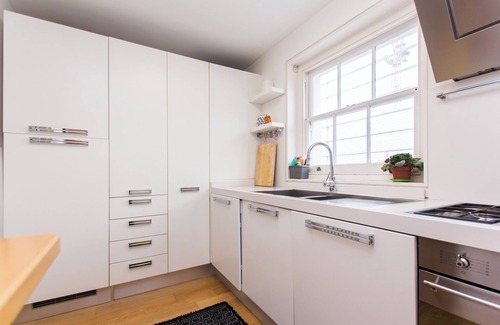 Pembridge Apartment | Unique Bright Apartment with Private Balcony