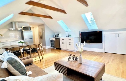 Arlington Apartment | Unique Cathedral Ceiling Condo W/D, Parking